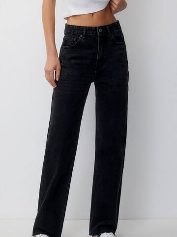 Pull&Bear Regular Jeans in Black: front