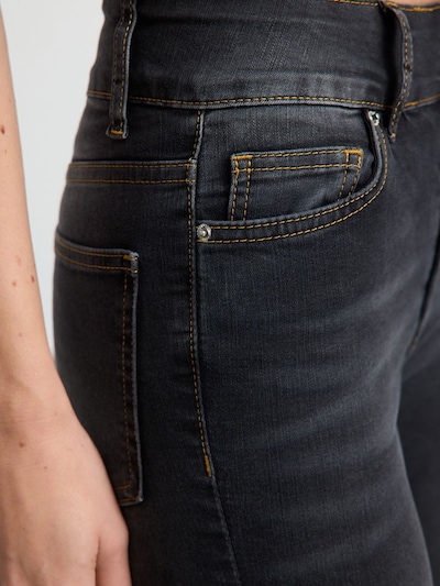 Trendyol Jean en noir denim, Vue avec produit