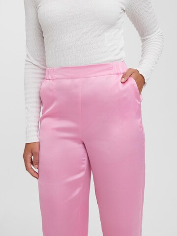 regular Pantaloni 'Rie' di VERO MODA in rosa