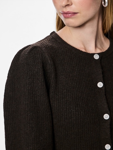 PIECES Kardigán 'PCSILLY' - barna