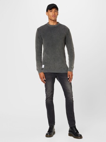 ALPHA INDUSTRIES Sweater in Grey