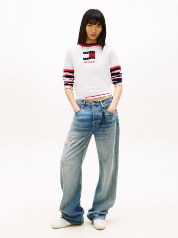 Tricou 'NOVELTY' de la Tommy Jeans pe alb