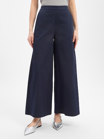Marie Lund Wide leg Pants in Blue: front