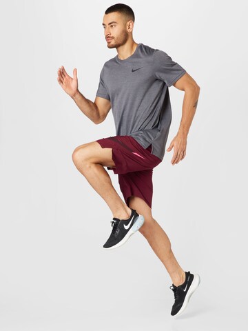 Loosefit Pantaloni sportivi di NIKE in rosso