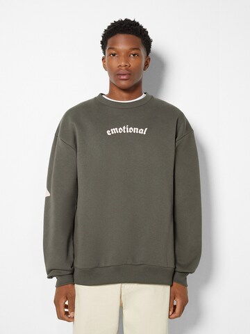 Bershka Sweatshirt in Green: front