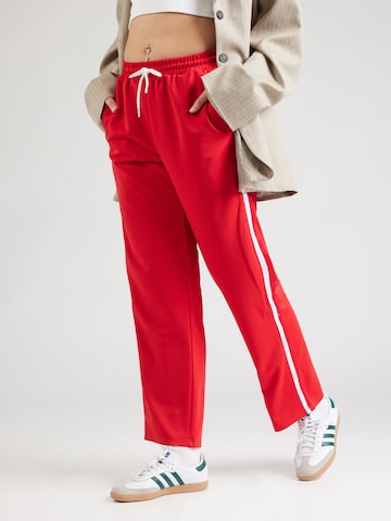 Loosefit Pantaloni 'CARCARMEN' di ONLY Carmakoma in rosso: frontale
