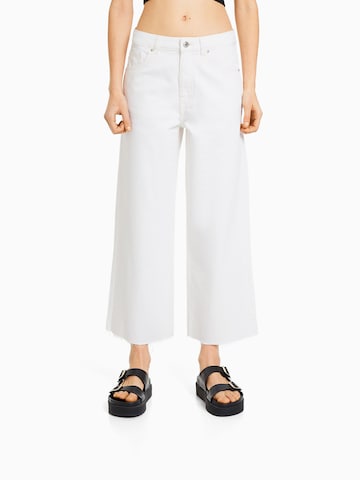 Bershka Wide leg Jeans in White: front