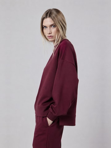 OWN Off With NatureSweater majica 'Felpa Girocollo Loose Fit in Interlock Burgundy' - crvena boja