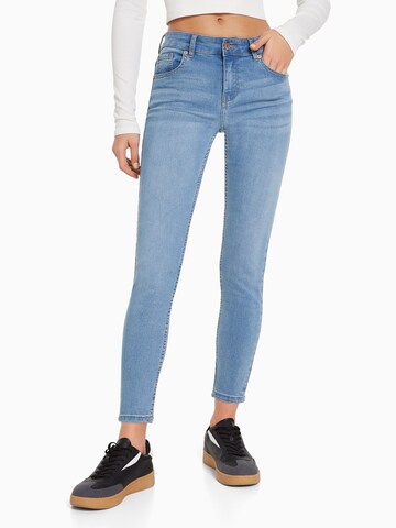 Bershka Skinny Jeans in Blue: front