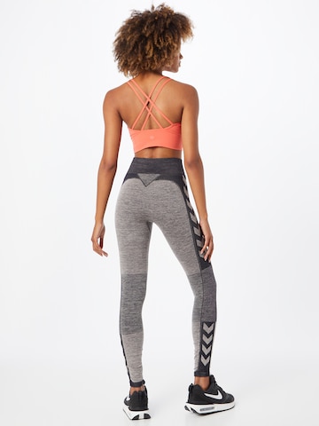 Skinny Pantaloni sport de la Hummel pe gri