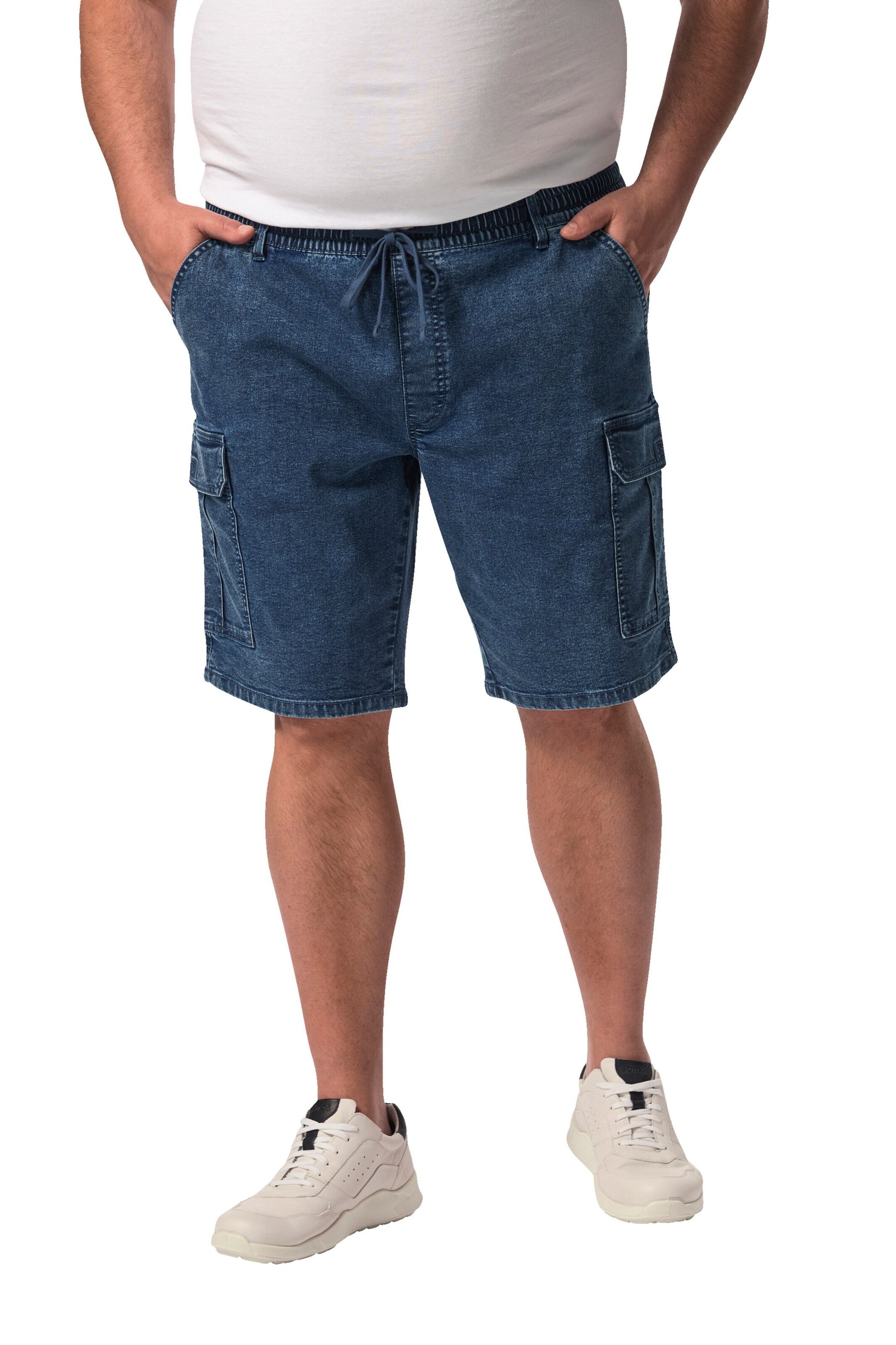 Men Plus Regular Jeans in Blue: front