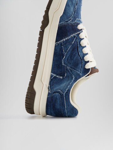 Bershka Sneakers laag in Blauw