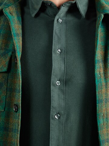 Coupe slim Chemise 'CF Arthur' Casual Friday en vert