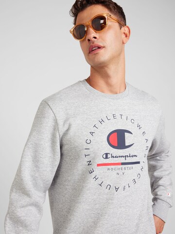 Champion Authentic Athletic Apparel Sweatshirt in Grau