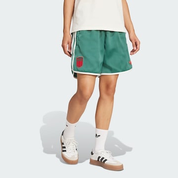 Loosefit Pantalon 'Italien' ADIDAS ORIGINALS en vert : devant
