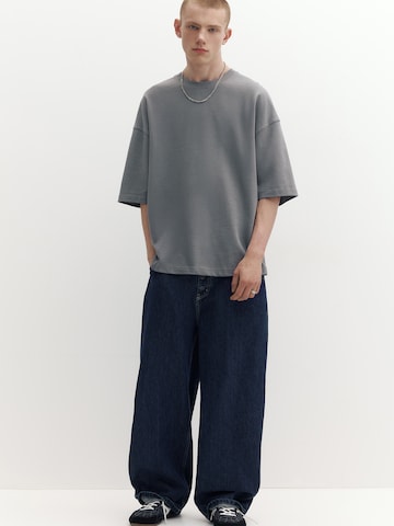 Tricou de la Pull&Bear pe gri: față