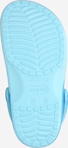 Crocs حذاء مفتوح بلون أزرق