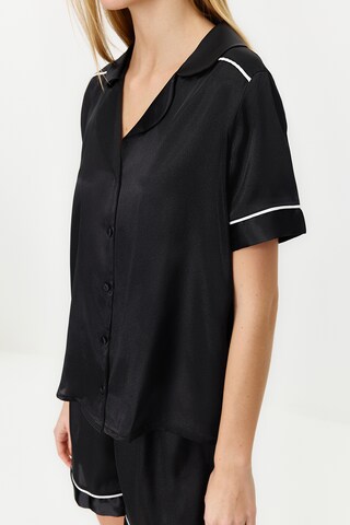 Trendyol Shorty in Black