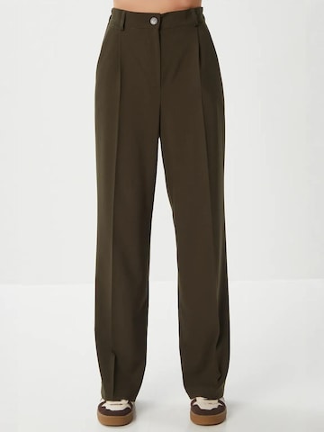 Loosefit Pantalon à pince Happiness İstanbul en vert : devant