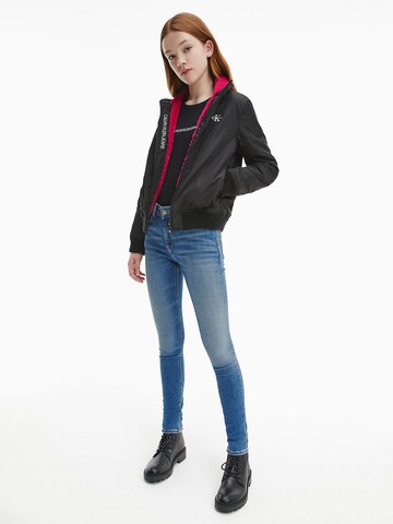 Calvin Klein Jeans - Chaqueta de entretiempo en rosa