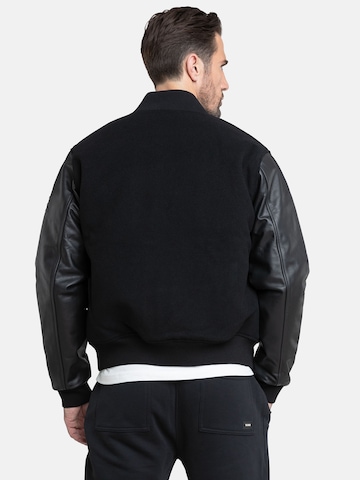 Squeqo Between-Season Jacket in Black