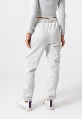 Tapered Pantaloni di OH APRIL in grigio