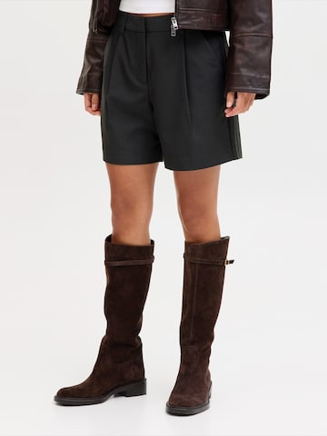 JJXX Regular Pleat-Front Pants 'JXAYA ELLIS' in Black: front