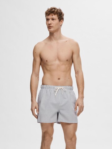 SELECTED HOMME Badeshorts i blå