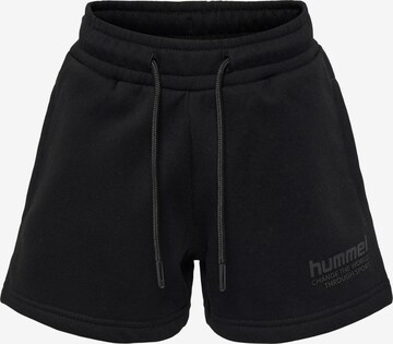 Hummel Shorts in Schwarz: predná strana