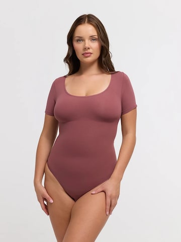 Body modellante 'Tshirt Sculpting Bodysuit with String' di cfab in lilla