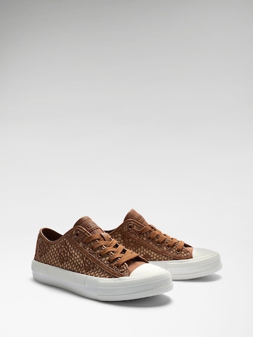 GUESS Sneaker 'CAREY2' in Braun