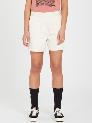 Volcom Regular Shorts in Beige: predná strana