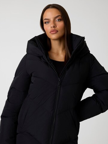 GUESS Between-Season Jacket in Black