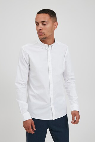 Coupe regular Chemise 'Tyler' !Solid en blanc : devant