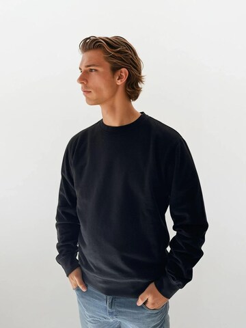 A Question Of (AQO) Sweatshirt 'Johannes' i sort