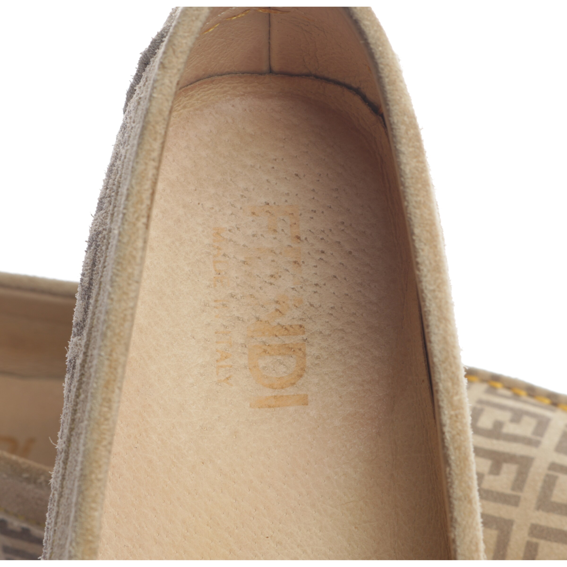 Fendi Flats & Loafers in 35 in Brown