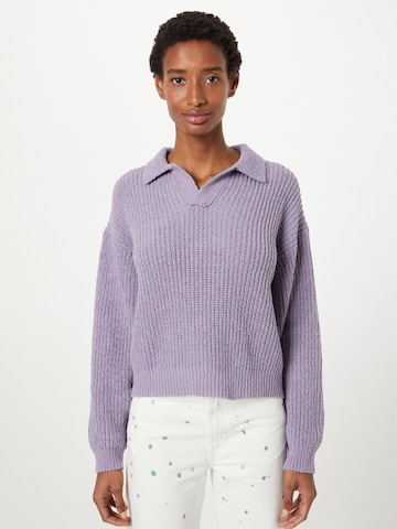 Pull-over WEEKDAY en violet : devant