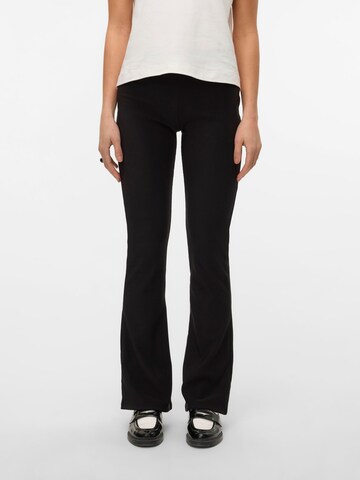 Bootcut Pantalon 'JOSIE ' VERO MODA en noir : devant