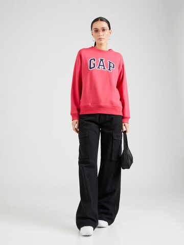 GAP - Sweatshirt 'HERITAGE' em vermelho