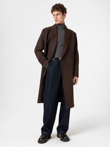 Antioch Between-seasons coat 'Javier' in Brown: front