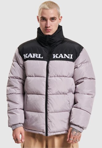 Karl Kani Jacke 'Essential' in Grau: predná strana