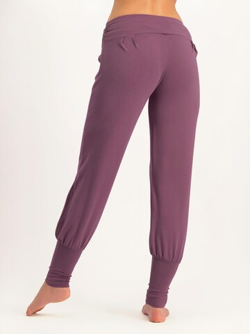 Urban Goddess Yoga & Activewear Loosefit Haremshose 'Dakini Yoga' (GOTS) in Lila