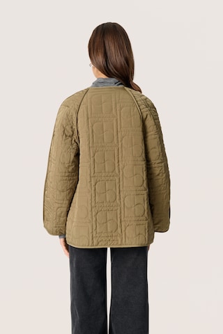 SOAKED IN LUXURY Tussenjas 'Jackline' in Groen