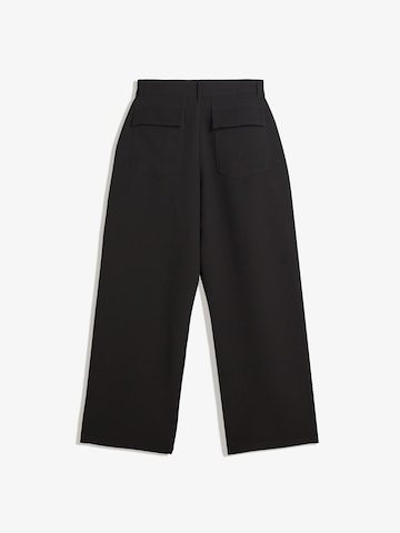 Bershka Loosefit Élére vasalt nadrágok - fekete
