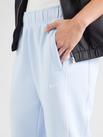 Nike SportswearFlared/zvonoliki kroj Hlače - plava boja