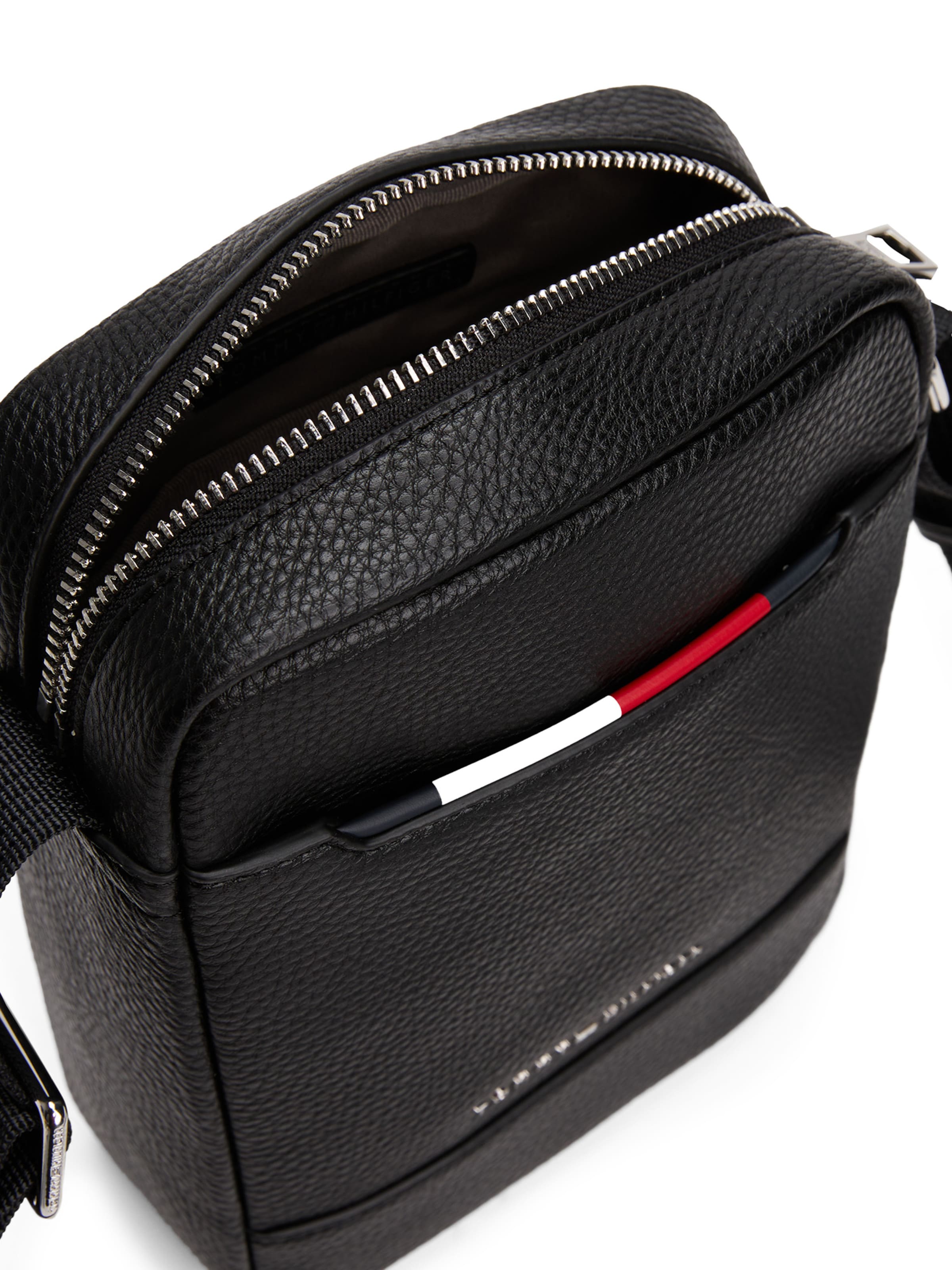 TOMMY HILFIGER Τσάντα ώμου σε μαύρο