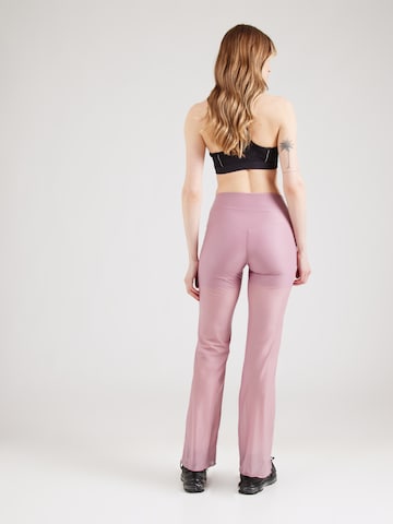 NIKE - Acampanado Pantalón deportivo 'Zenvy' en lila