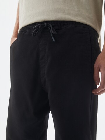 Pull&Bear Tapered Hose in Schwarz