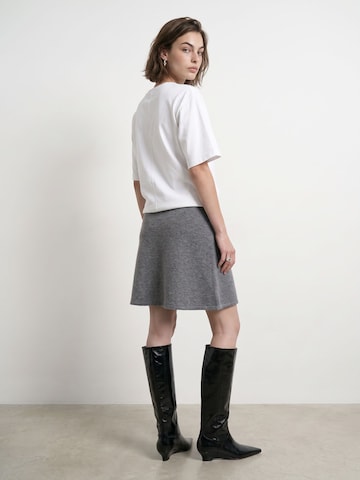 HYPEDROP - Falda 'Iben' en gris