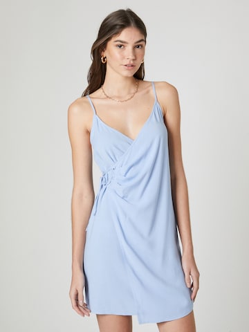 florence by mills exclusive for ABOUT YOU - Vestido de verano 'Daisy Dream' en azul: frente